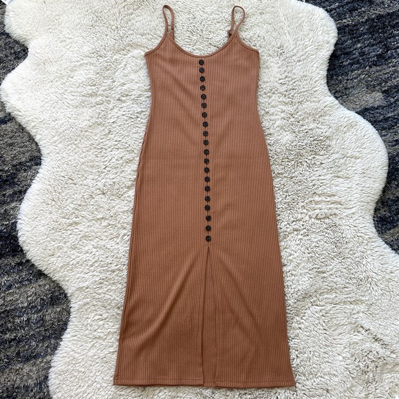 *NWOT* 2bella Brown Form Fitting Summer Button Slit Midi/Maxi Dress Womens Sz Sm - Picture 1 of 10